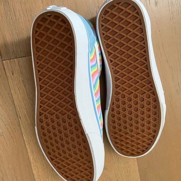 New without box rainbow vans - Picture 3 of 4